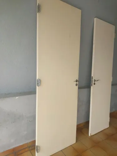 2 portas de madeira