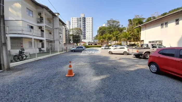Apartamento semi mobiliado disponível para locação no Bairro Vila Nova