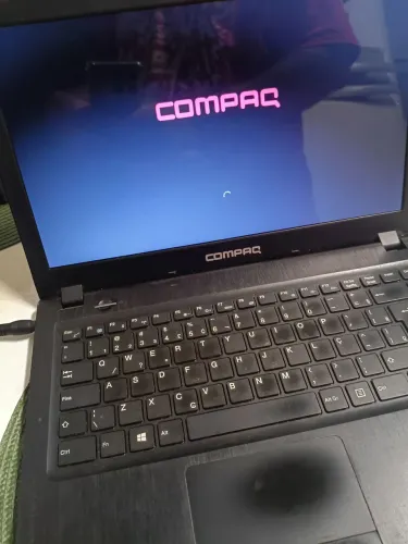 Notebook Compaq (Com defeitos mas funciona)