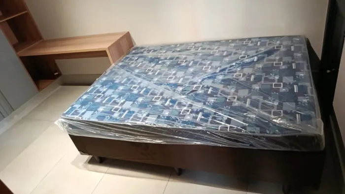 Cama casal com colchão de 20