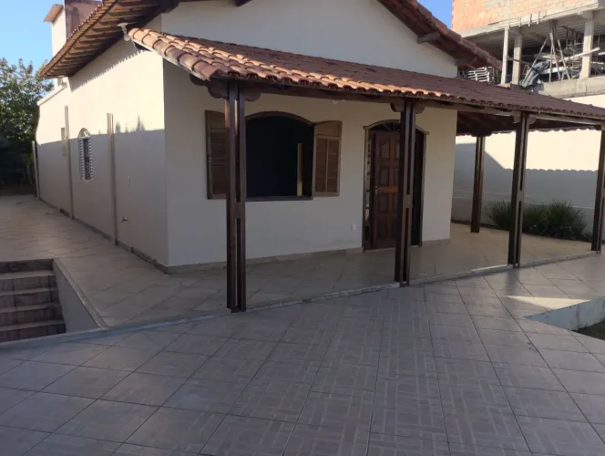 Vendo Casa 360m2 - 2Qts Sendo 1 com Suíte - 2Banh - 2 carros Gar - B. Jardim Comerciário 