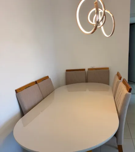 Mesa com 8 Cadeiras