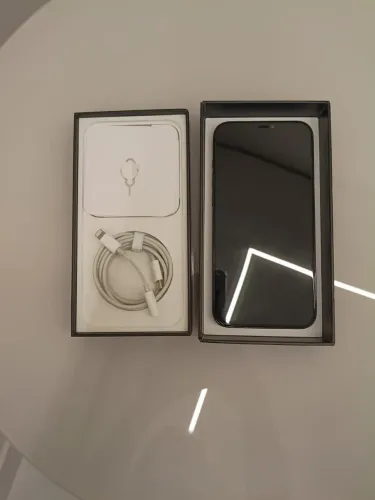 iPhone Pro Max 128gb + Cabo carregador original + 6 capinhas