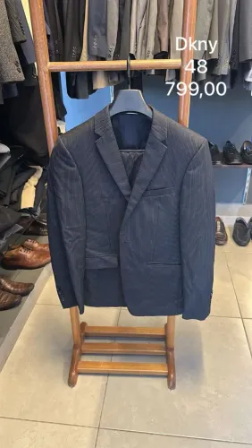 Terno DKNY 48 slim lã fria 