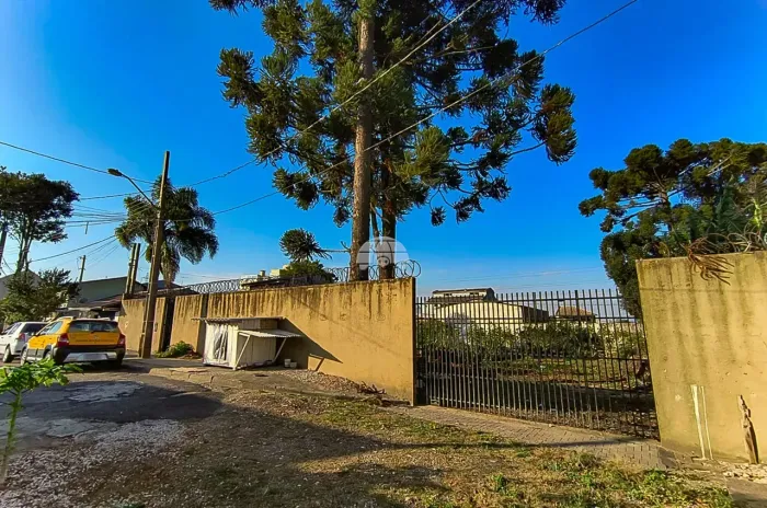 Terreno para venda com 980 metros quadrados no bairro Uberaba - Curitiba - PR