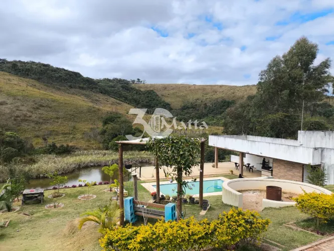 Granja com 1.500m² próximo a Iveco
