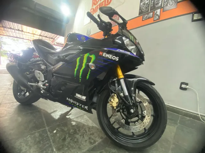 Linda Yamaha R3