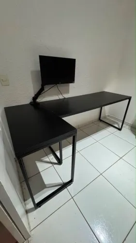 Mesa de escritório em L
