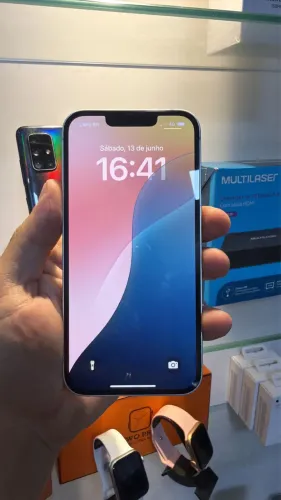 iPhone 13 Branco telefone em excelente estado possui caixa e cabo original