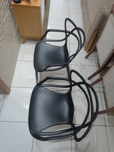 CADEIRAS INDUSTRIAIS PLÁSTICAS (2 unidades)