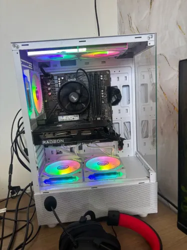 ? PC GAMER COMPLETO RX 6600 + RYZEN 5 5500 + MONITOR ACER FULL HD