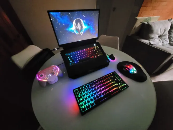 Notebook Alienware X15 R2 com RTX 3070Ti, I7 12°, 32 GB RAM, 2 TB SSD.