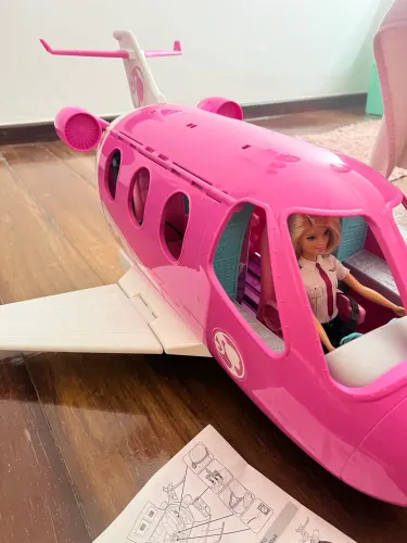 Barbie Airplane Adventures (Avião de Aventuras da Barbie), da Mattel, modelo HCD49.