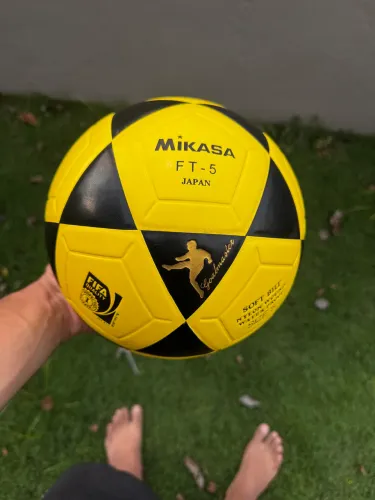 Bola de futevôlei mikasa 