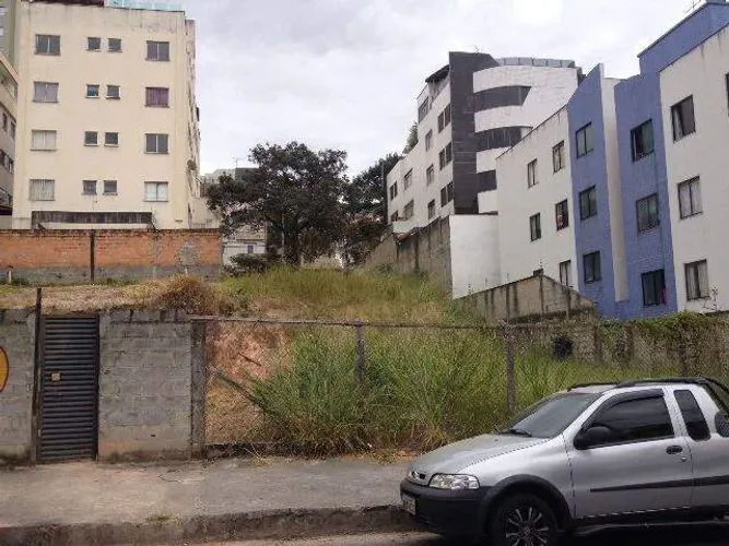 Lote a venda no bairro Castelo
