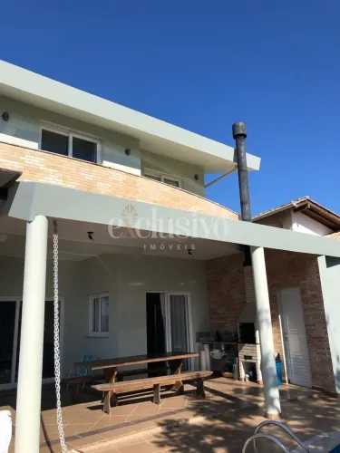 Ampla casa com 6 dormitórios e vista para o mar no bairro Itaguaçu