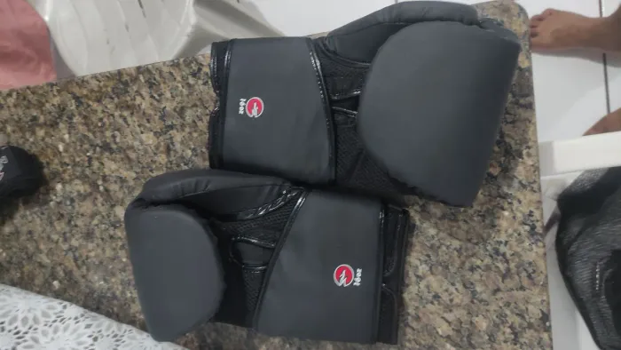 Luvas de Boxe Naja 16oz + 4 Bandagens - Kit Completo | R$ 100