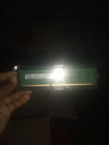 Memória RAM da Samsung DDR3 8 GB funcionando perfeitamente