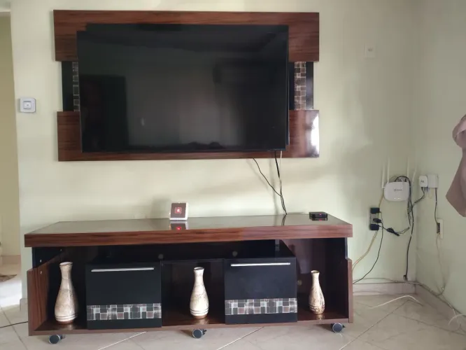 Rack com painel pra TV até 65 polegadas