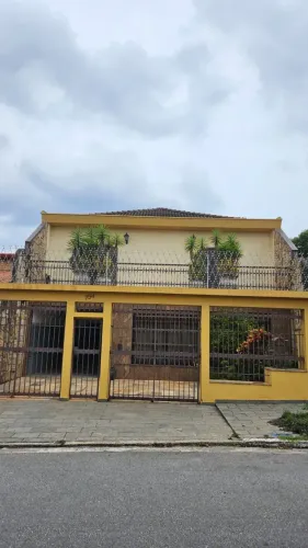 Imóvel para aluguel e venda tem 400 metros quadrados com 4 quartos