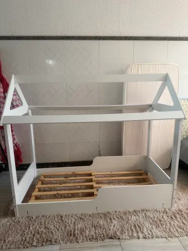 Cama infantil com colchão