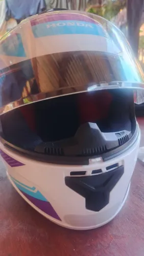 Vendo um capacete novo