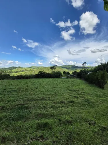 Sítio 3 Alqueires - 4km da Cidade Corumbataí do Sul - Cercado, mina d'agua, casa simples.