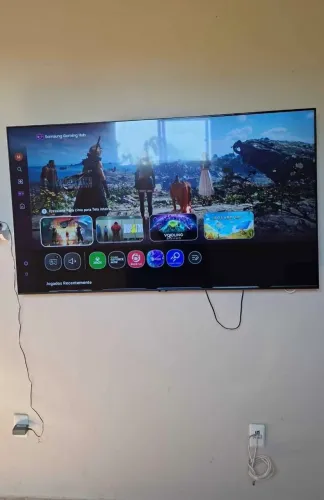 Vendo uma TV de 65 POL 4k cristal nova 