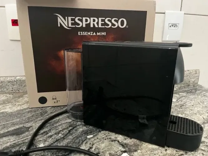 Cafeteira Nespresso Essenza Mini