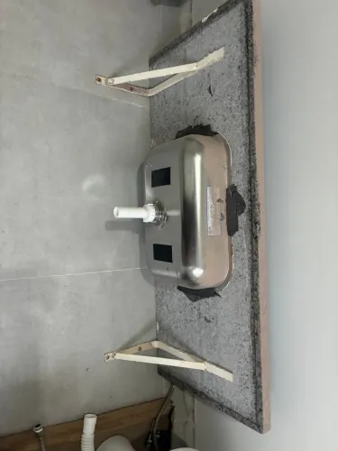 Bancada em granito e pia em inox. Comprador retira no meu endereço.