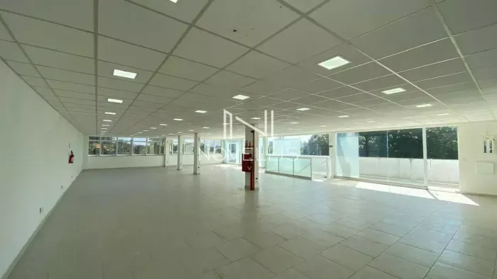 Imóvel para aluguel possui 800 metros quadrados com 7 quartos em São João - Jacareí - SP