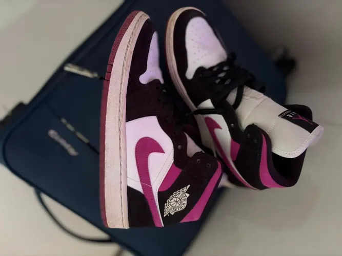 Air Jordan 1 Mid Magenta (Feminino) (Tamanho 36-37