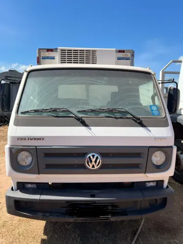 caminhão Volkswagen 5.150 DRC 4x2 branco