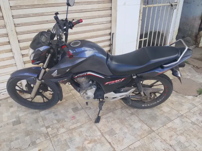 Vendo 160 doc 26 pago IPVA pago moto tá perfeitamente único dono