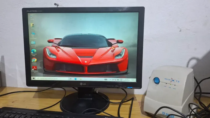 Monitor LG de 19 polegadas W1942S com entrada VGA apenas. 
