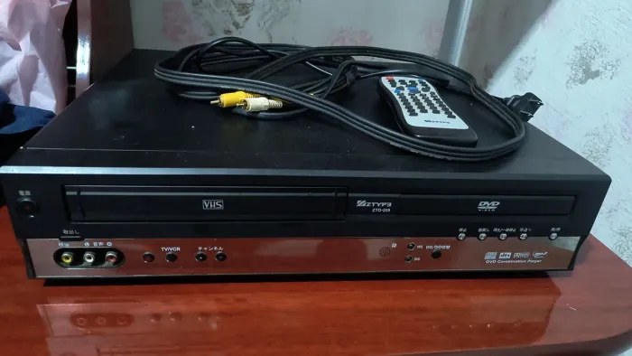 VHS/DVD player 