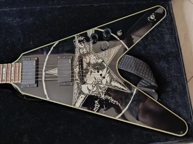 Guitarra Old Skull Flying V - Eric Peterson | ACEITO TROCAS