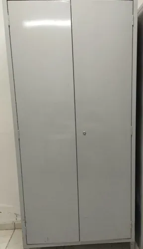 Armário de aço tenho de 4, 5, 6 e 7 divisões.