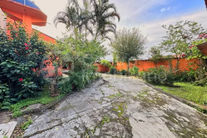 CASA à venda com 2 quartos em Peruíbe, no bairro Jardim Veneza