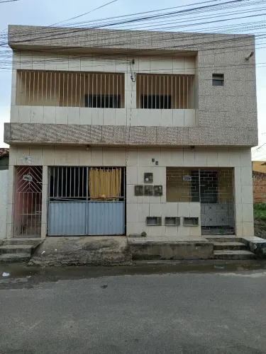 Vende-se casa 2 casas primeiro e segundo andar .Um ótimo investimento