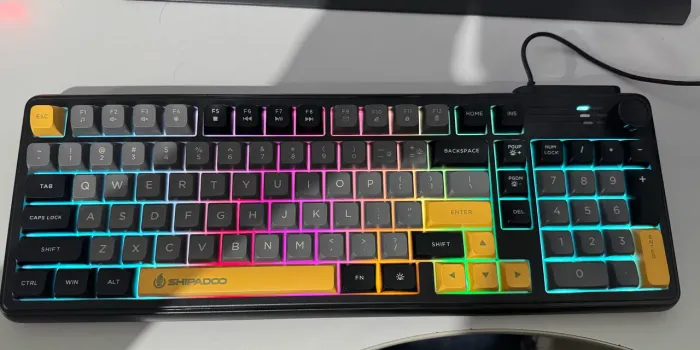 Teclado RGB K700