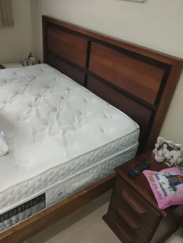 Vende Cama e Guarda Roupa (Madeira de Imbuía)
