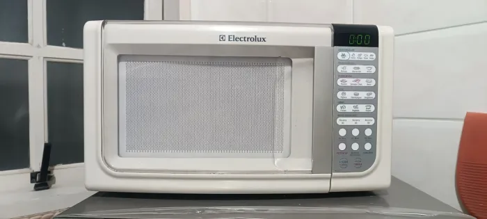 Microondas Eletrolux 21l branco