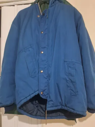 Jaqueta azul no tamanho G