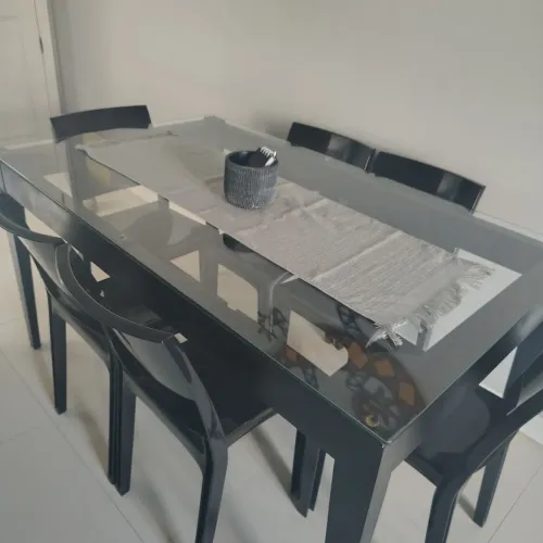 Mesa com 6 cadeiras