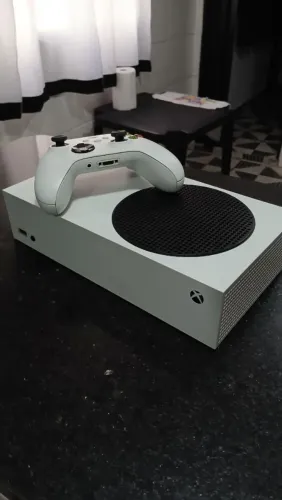Xbox Series S + 2 controles gamesir G7 SE