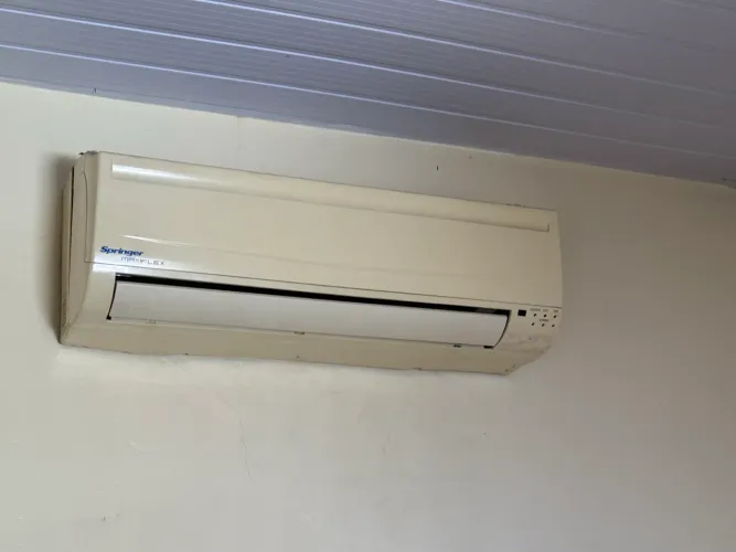 Split 9000 btus Springer midea