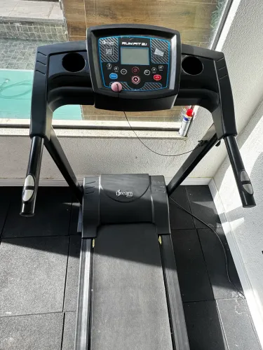 Esteira ergométrica Dream Fitness 2.1 muito nova