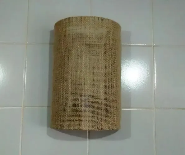 "Arandela de parede" Aramada, revestida em juta