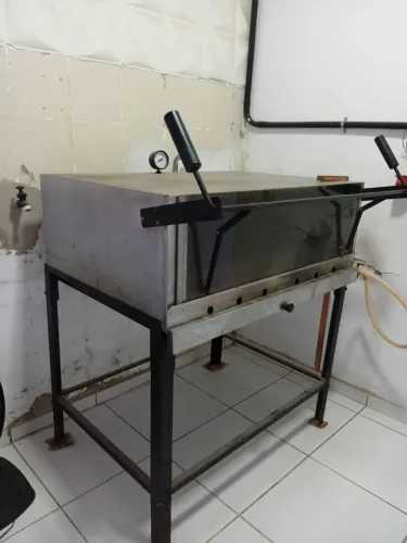 Forno industrial de pedra. Em perfeitas condições. 